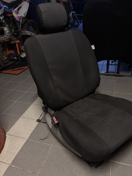 Komplet foteli przod Renault Traffic 2