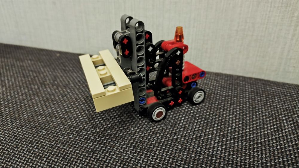 Lego  погрузчики (8045) (42133) (30655)