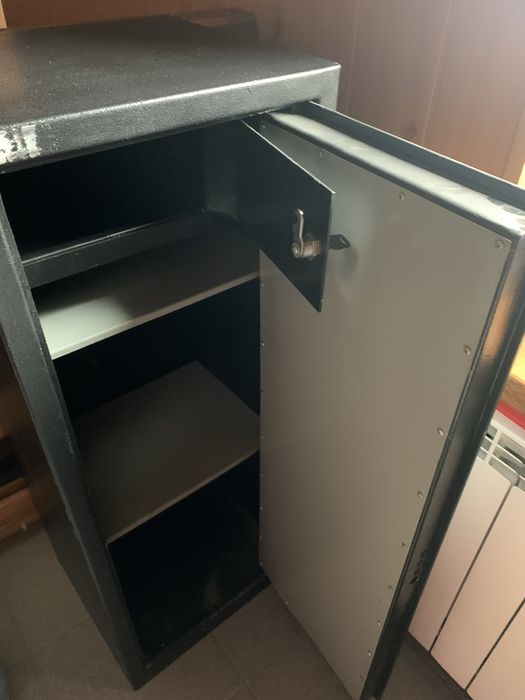 Сейф металлический для офиса и дома