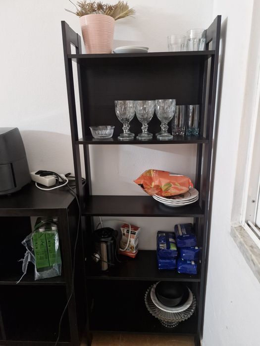 Estantes  de cozinha.