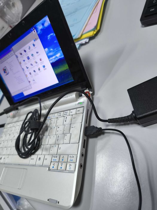 Portátil Acer Aspire One - Series Model ZG5 A FUNCIONAR c/carregador