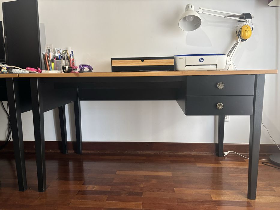 Secretária IKEA ARKELSTORP – Madeira Maciça (Preto) - como nova