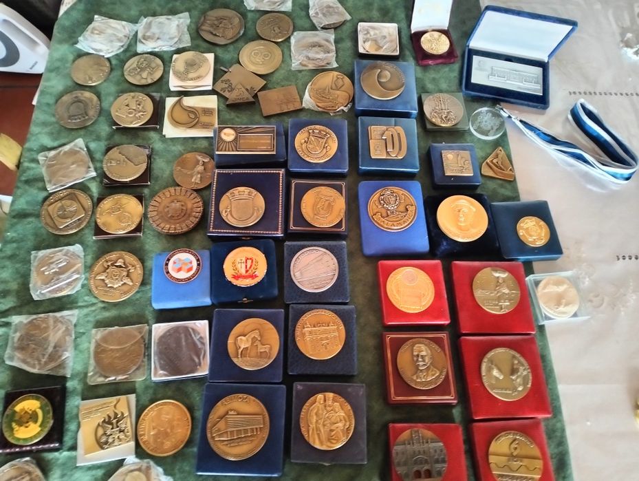 Lote de 60 medalhas