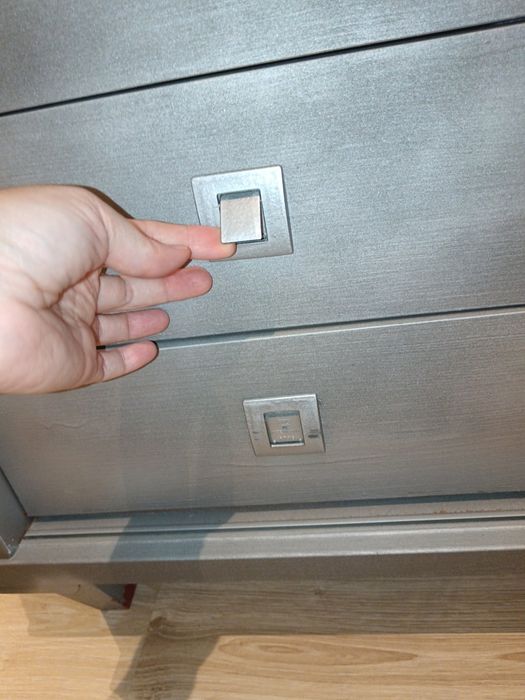 Consola de entrada metalizada