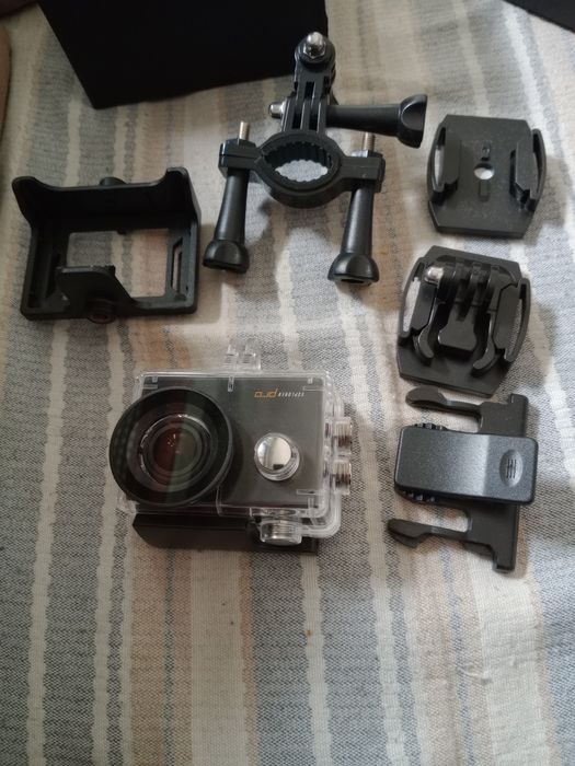 Mini câmara de filmar com pouco uso.