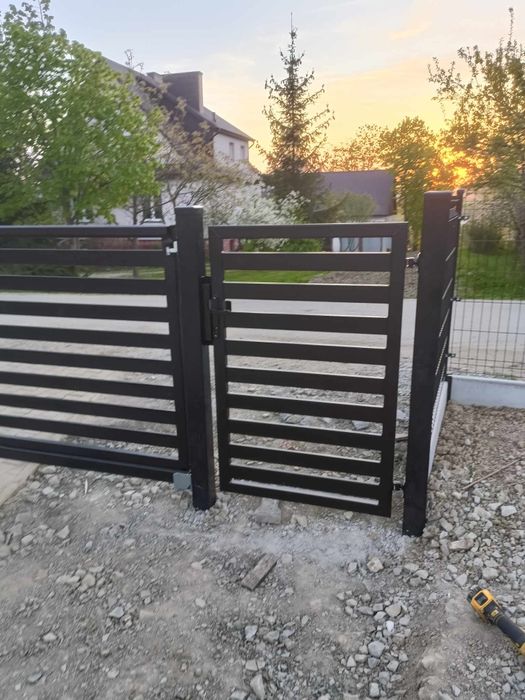 Brama wjazdowa przesuwna, furtka