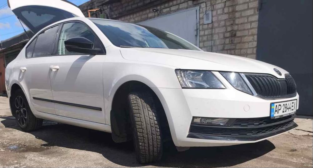 Продам машину Skoda Octavia , 1,6 , 2019 года