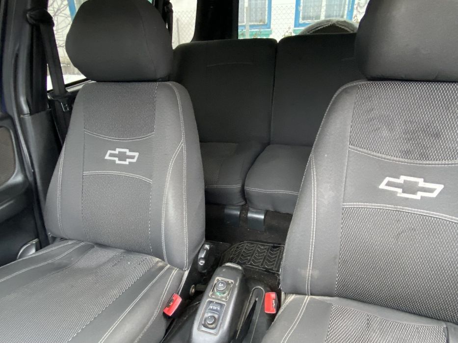 Нива chevrolet 2007 року