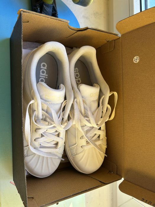 Adidasy biale z padagonem kupione w CCc