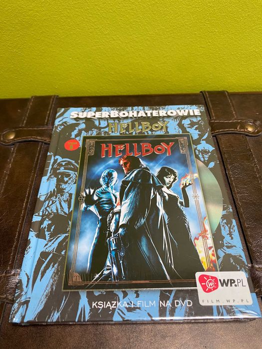 Książki i filmy DVD z serii Super Bohaterowie