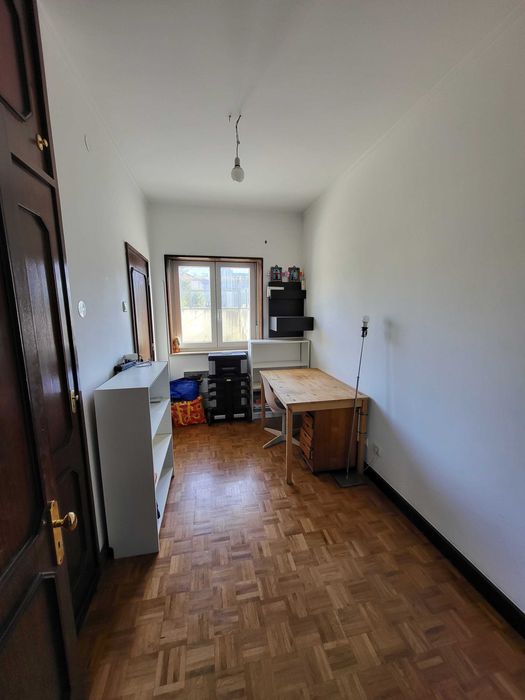 Apartamento T4 com terraço em Faria Guimarães, Porto