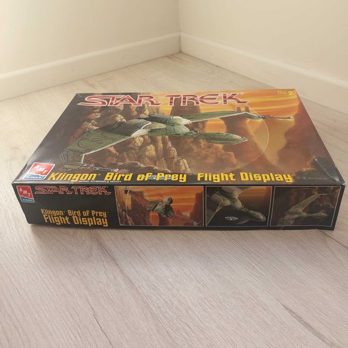 Star Trek AMT/ERTL Klingon Bird of Prey flight display Model Kit