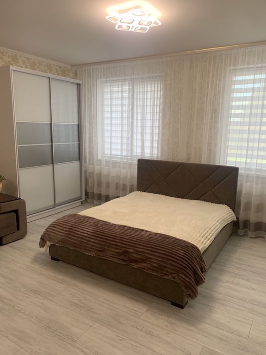 квартира подобово, затишна та світла (вільна з 07.02)