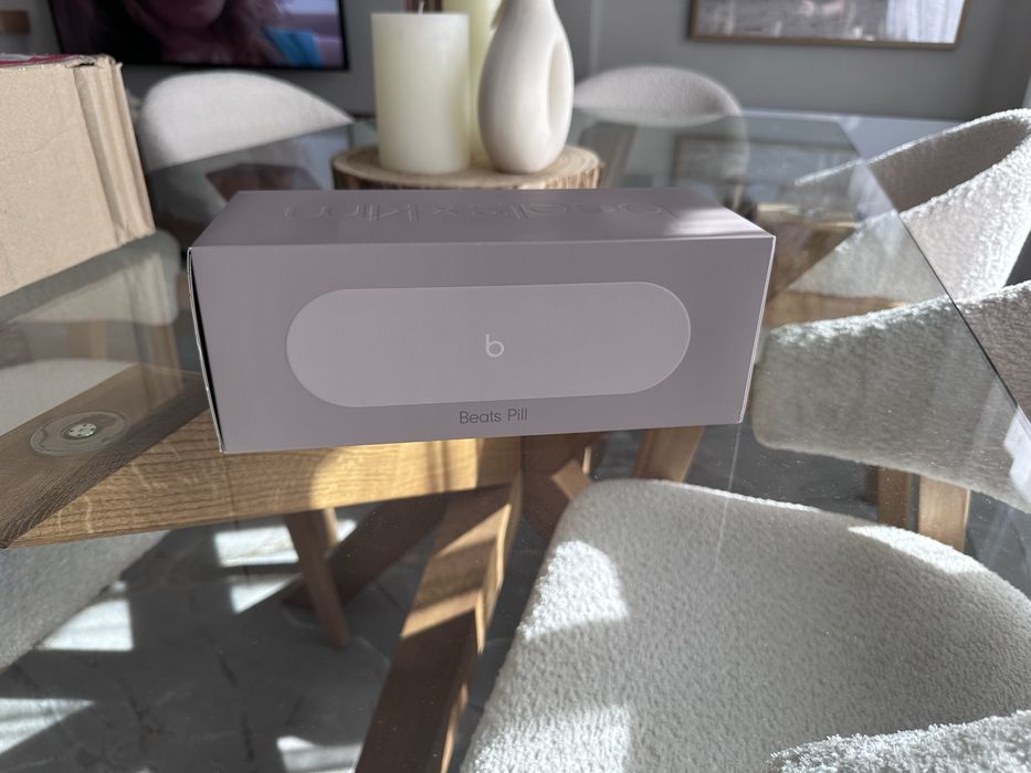 Beats Pill x Kim Kardashian Edition Light Grey