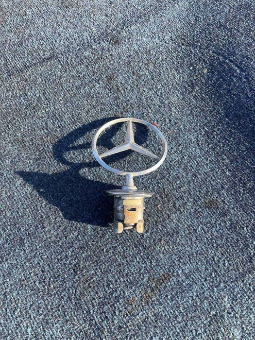 Значок приціл зірка капота Mercedes W212 W211 W204 W221 A2218800086