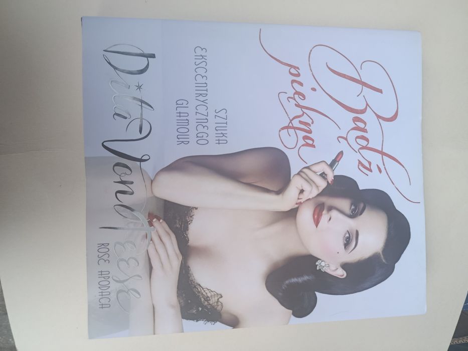 Książka" Bądź Piękna "- sztuka ekscentrycznego Glamour