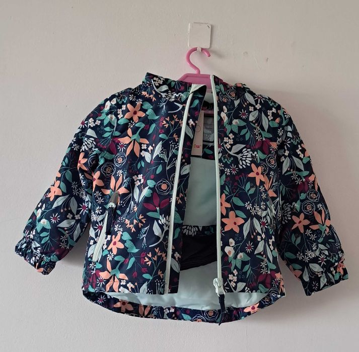 Kurtka zimowa - narciarska granatowo-błękitna z nadrukiem w kwiaty.