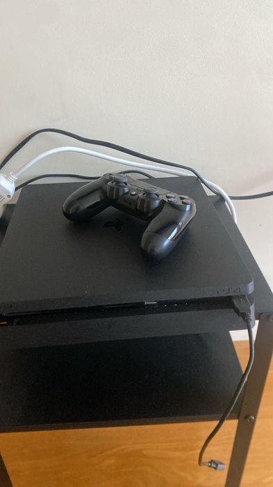 PlayStation 4 como novo