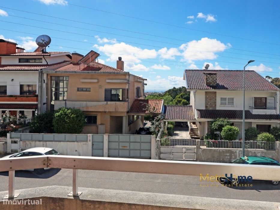 T2 com garagem Box e varanda voltado a Poente — Mafamude E Vilar Do Paraíso, Porto