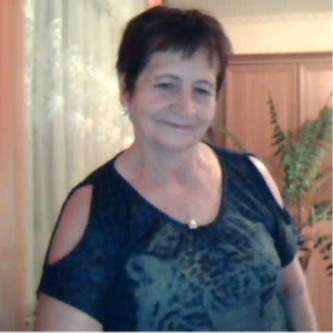 szycie w domu na własnej domowej maszynie