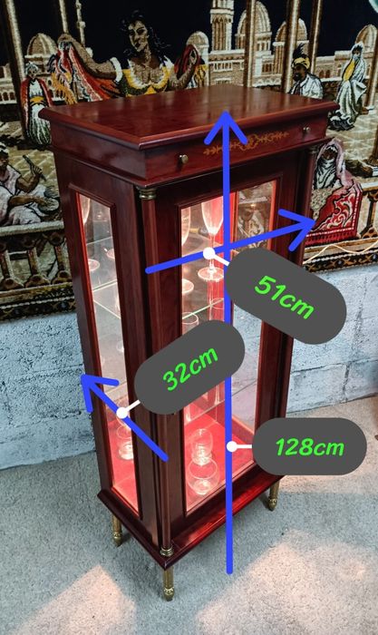 Móvel expositor espelhado/ Vitrine de época com duas prateleiras e ilu