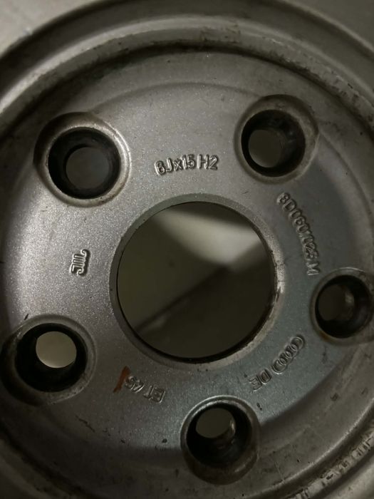 Felgi z oponami wielosezonowymi