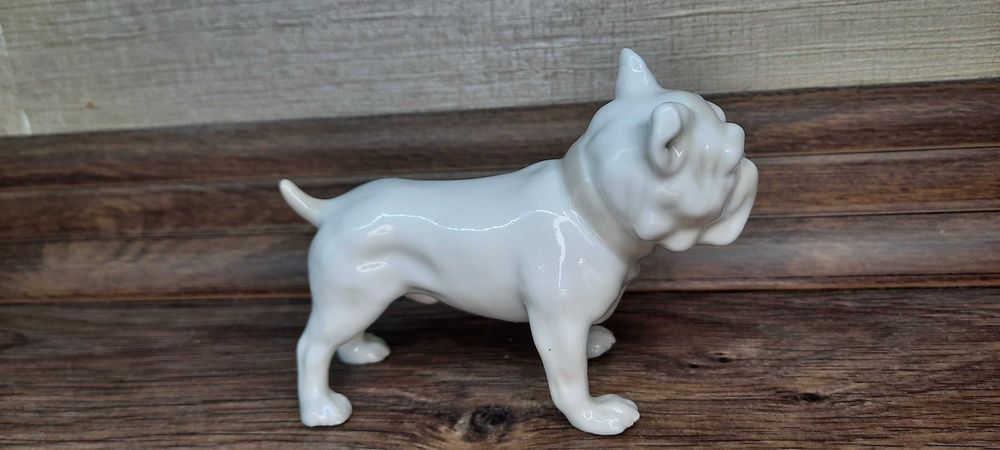 Статуэтка " Бульдог " Plaue Schierholz Германия.