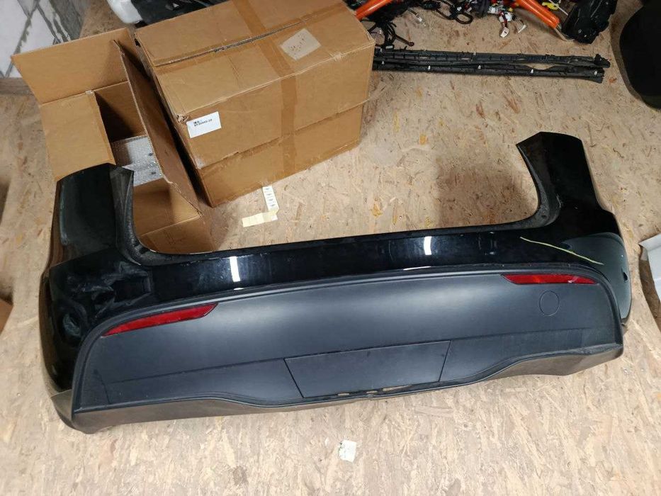 Бампер задній без парктроніків Tesla model Y