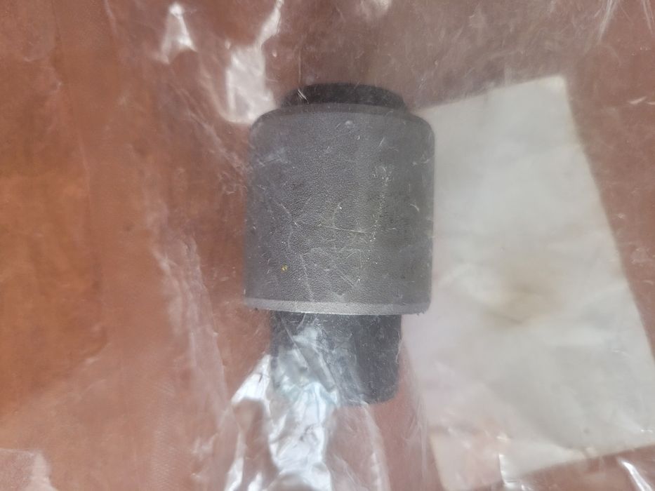 Продам сайлентблоки цапфи Hyundai