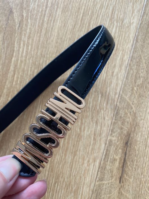 Moschino pasek damski dł 105 cm lakierowany czarny