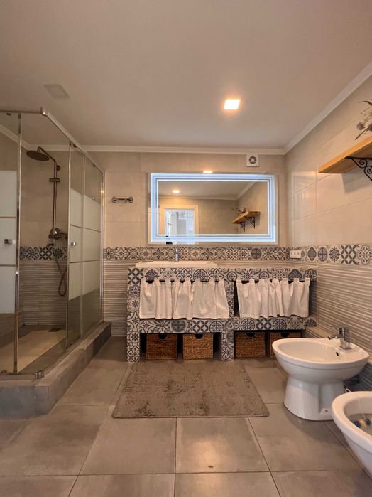 Оренда 2-кімнатної квартири з терасою на Петропавлівській Борщагівці