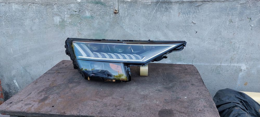 Фара Audi Q8 Matrix LED SQ8 RSQ8 правая лед права ауди ку8