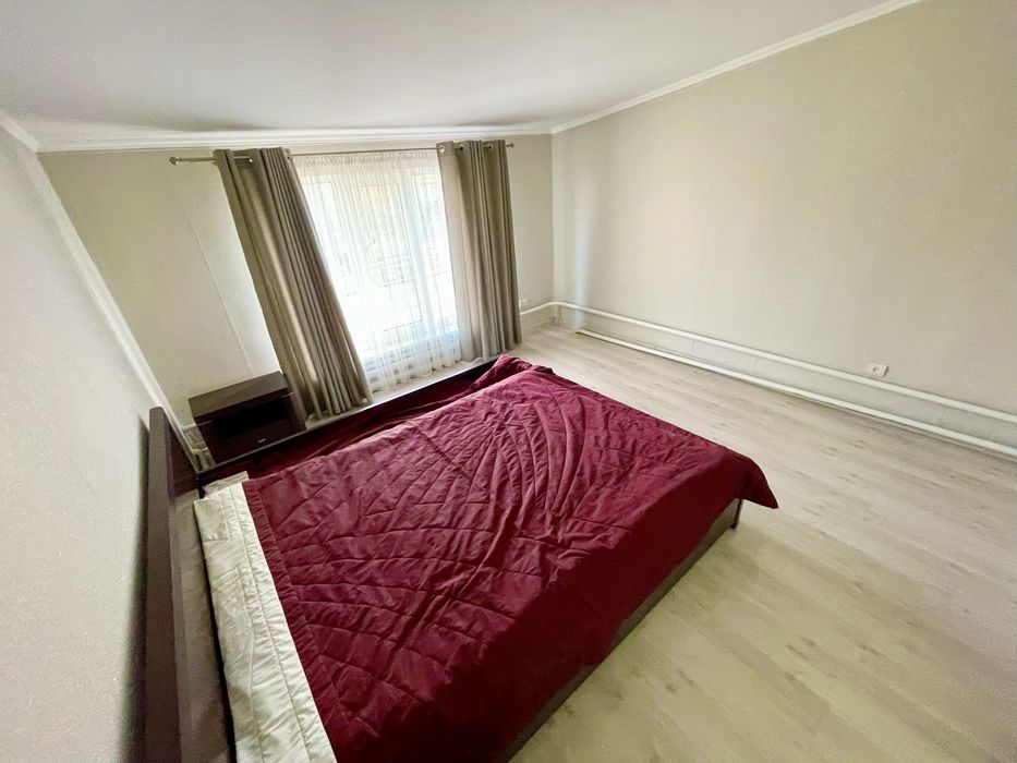 Продам двоповерховий будинок в Центрі!