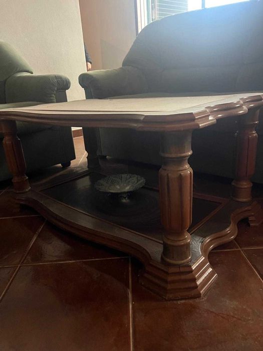 Conjunto de 3 sofás e 1 mesinha de centro