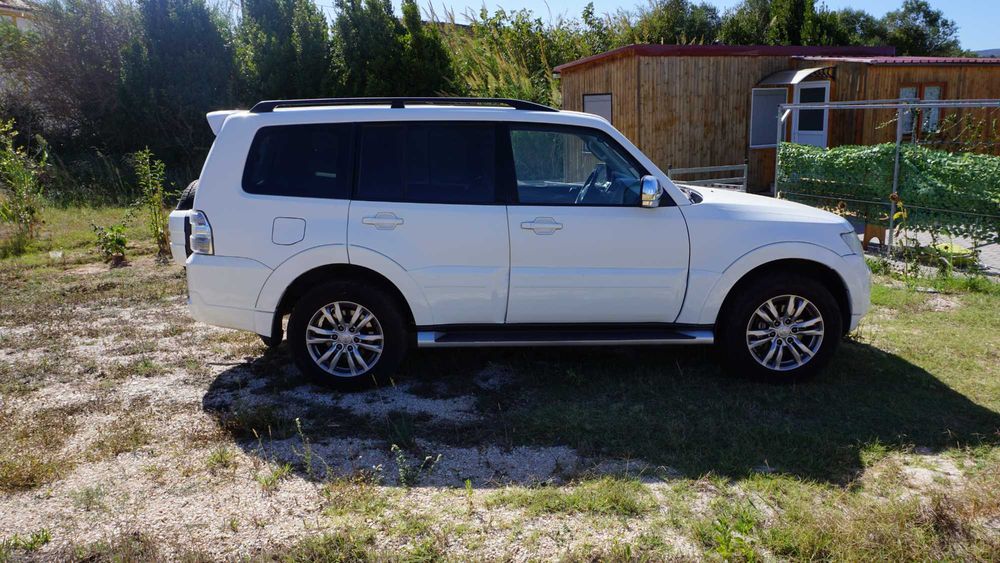 Mitsubishi Pajero 3.2 DI-D Instyle 200cv 4x4 7 lugares foto 3