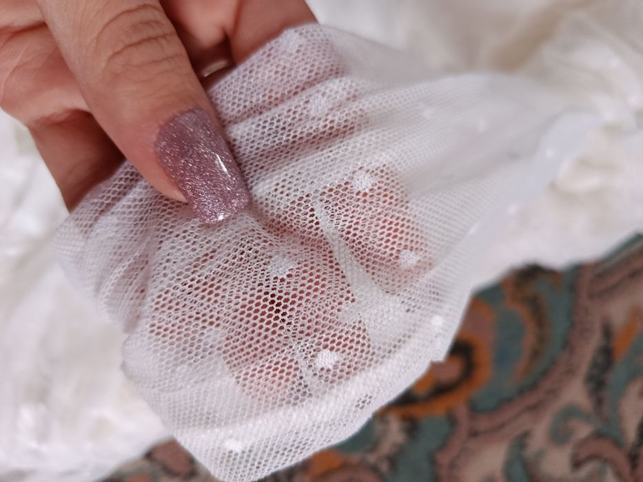 Сукня біла в сіточку