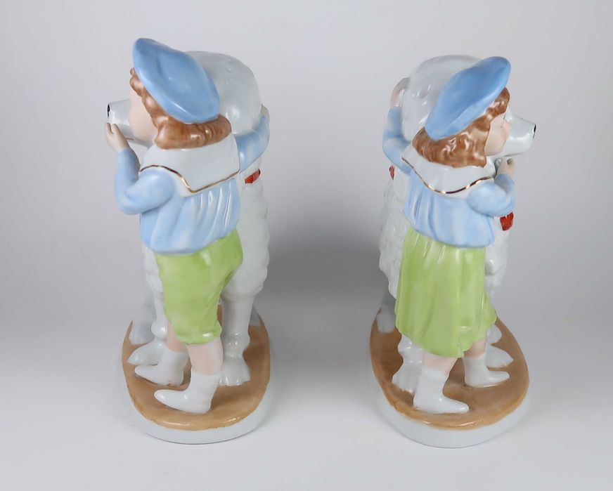 Par esculturas em porcelana - Cães Menino e Menina