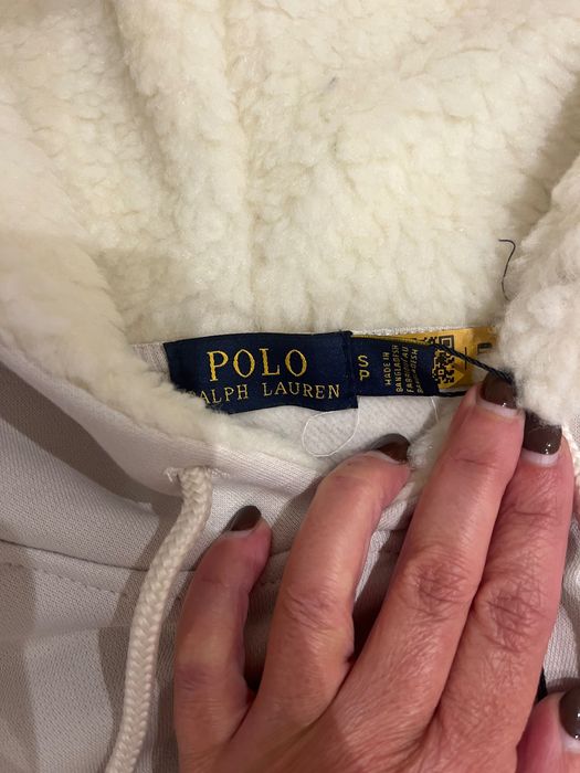 Camisola capuz com pelo