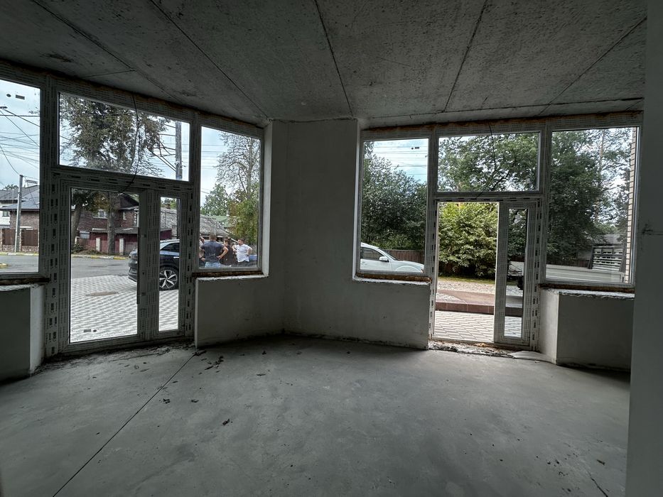 Оренда фасадного комерційного приміщення площею 150 кв.м. Ірпінь