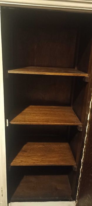 Aparador de madeira antigo