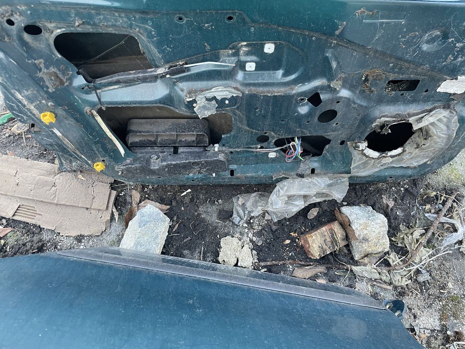 Двері вольво в40 с 40/ дверка volvo v40 s40