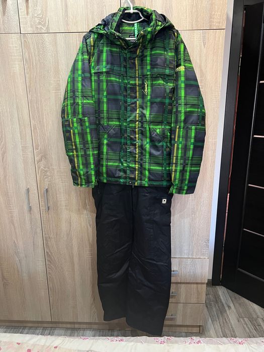 Лыжный костюм фирменный