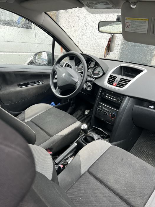 Автомобіль peugeot 207 sw