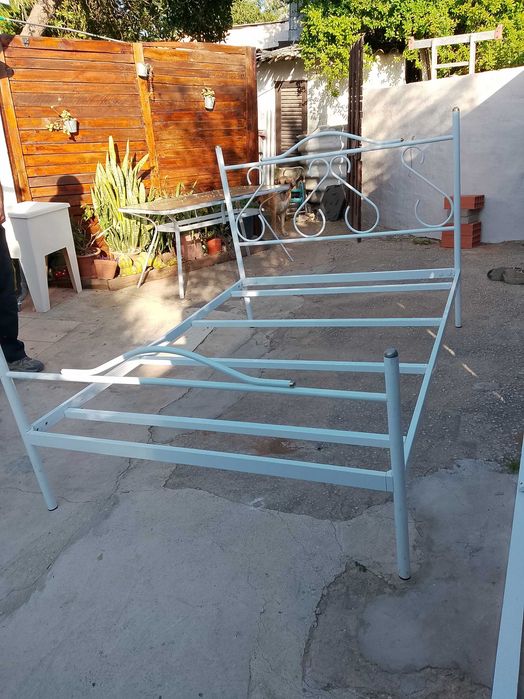 Cama de casal em ferro ótimo ESTADO