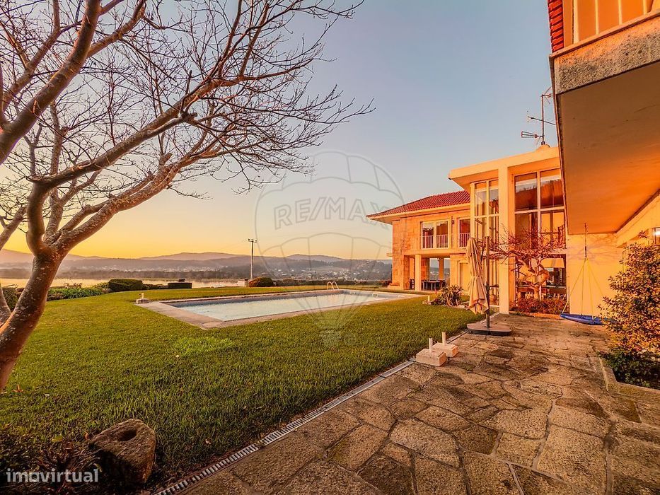 Moradia T7 para venda