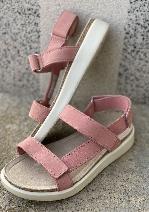 Шкіряні босоніжки сандалі ecco flowt 32 p.