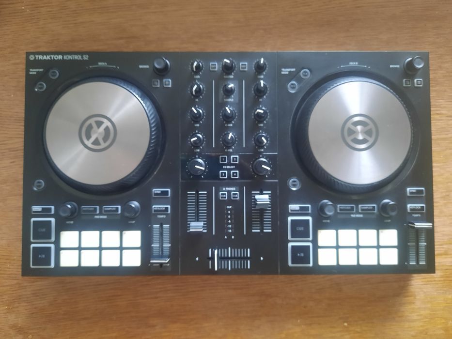 DJ-контроллер Native Instruments Traktor Kontrol S2 MK3 (полный комплект + софт)