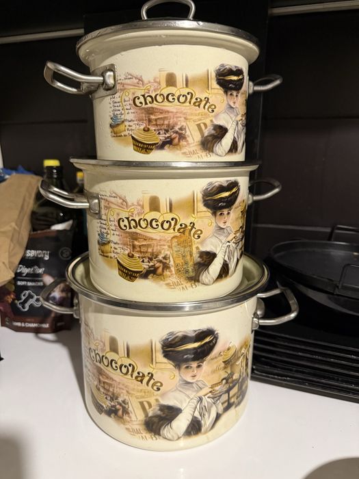 Набір посуду, кастрюлі