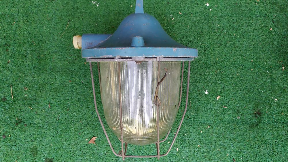 Lampa kanałowa loft do piwnicy