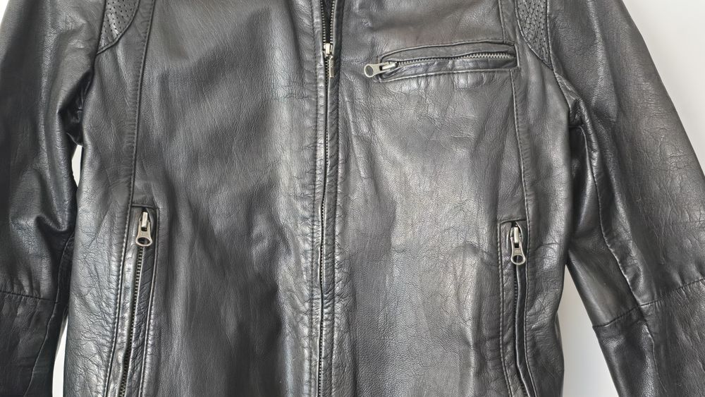 Blusão de pele em muito bom estado